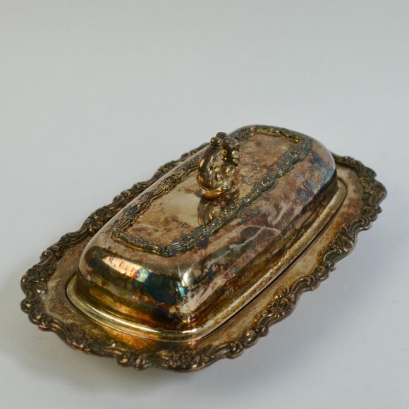W M Rogers Royal Provincial Silverplate Lidded Butter Dish Silver Ornate - Picture 4 of 10